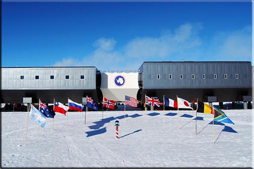 2.3 Σταθμός Amundsen-Scott Ο σταθμός Amundsen-Scott είναι η αμερικανική βάση έρευνας στο Νότιο Πόλο, στο νοτιότερο μέρος της Γης (Σχήμα 2.6).