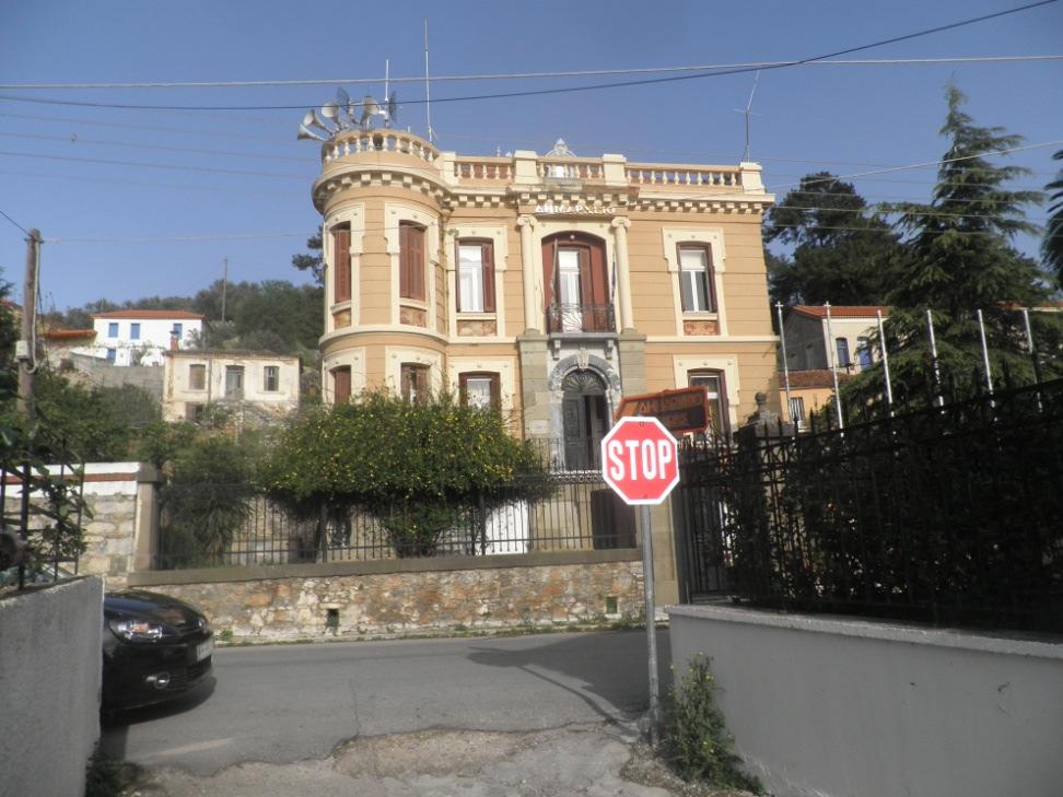 ΑΞΙΟΘΕΑΤΑ Αρχοντικό Βρανά Δημαρχείο Γέρας Ξεχωριστό κομμάτι της ιστορίας του τόπου είναι το αρχοντικό Βρανάστοοποίοζούσεημητέρα του νομπελίστα