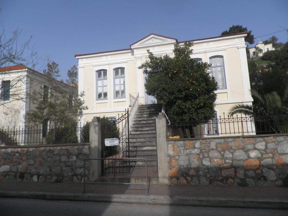 ΑΞΙΟΘΕΑΤΑ Δημοτικό Θηλέων Τεχνικό Λύκειο Ένα ωραίο κτίσμα, με μαρμάρινη σκάλα