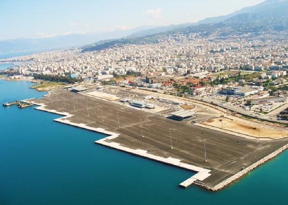 Εικόνα 4. Τμήμα του νέου λιμένα Πατρών v Παράδειγμα 2 Άγιος Νικόλαος κεντρικός λιμένας Πειραιά Έγινε κατασκευή νέου κρηπιδότοιχου μήκους 284μ και βάθους -11μ για την εξυπηρέτηση κρουαζιερόπλοιων.