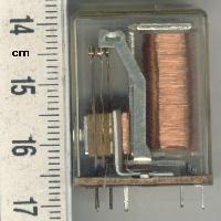 2.5.2.2 Ηλεκτρονόμοι Ο ηλεκτρονόμος, ρελέ (relay) ή ρελές είναι ένας ηλεκτρικός διακόπτης που ανοίγει και κλείνει ένα ηλεκτρικό κύκλωμα κάτω από τον έλεγχο ενός άλλου ηλεκτρικού κυκλώματος.