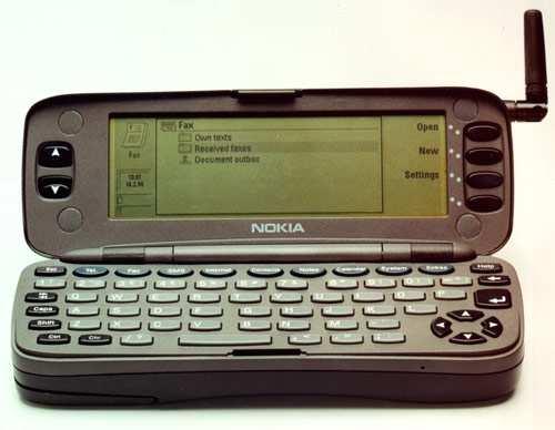 Το πρώτο smartphone της Nokia Communicator ήταν το Nokia 9000, που κυκλοφόρησε το 1996.
