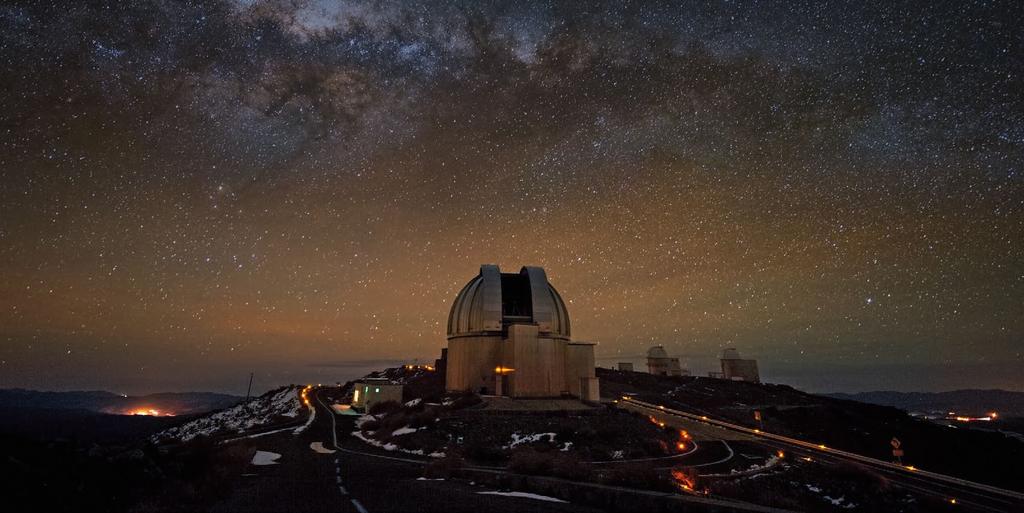 Το πρώτο απ τα μεγάλα αστεροσκοπεία του ESO βρίσκεται στο όρος La Silla, όπου λειτουργούν αρκετά μεσαίου μεγέθους, αλλά τελευταίας τεχνολογίας, τηλεσκόπια.
