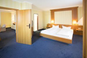 ΔΙΑΜΟΝΗ 05/04-07/04/2017 Διαμονή σε ξενοδοχεία Arona Hotel Atrium 4* Τιμή μονόκλινου δωμάτιο συνολικά για 2 νύχτες Από 155 με πρωινό Τιμή δίκλινου δωμάτιο συνολικά για 3