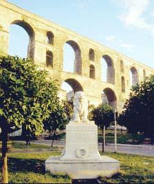 Βυζαντινή Περίοδος Οι Καμάρες, το Παλιό Υδραγωγείο, είναι έργο της Βυζαντινής περιόδου.