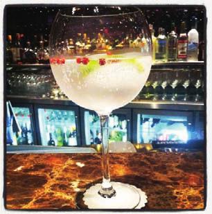 Το Columbia Steak House διαθέτει επίσης ένα υπέροχο cigar lounge, όπου μπορείτε να απολαύσετε το ποτό και το πούρο σας μετά το δείπνο. Το εντυπωσιακό wine cellar, συμπληρώνει τη γαστρονομική εμπειρία.