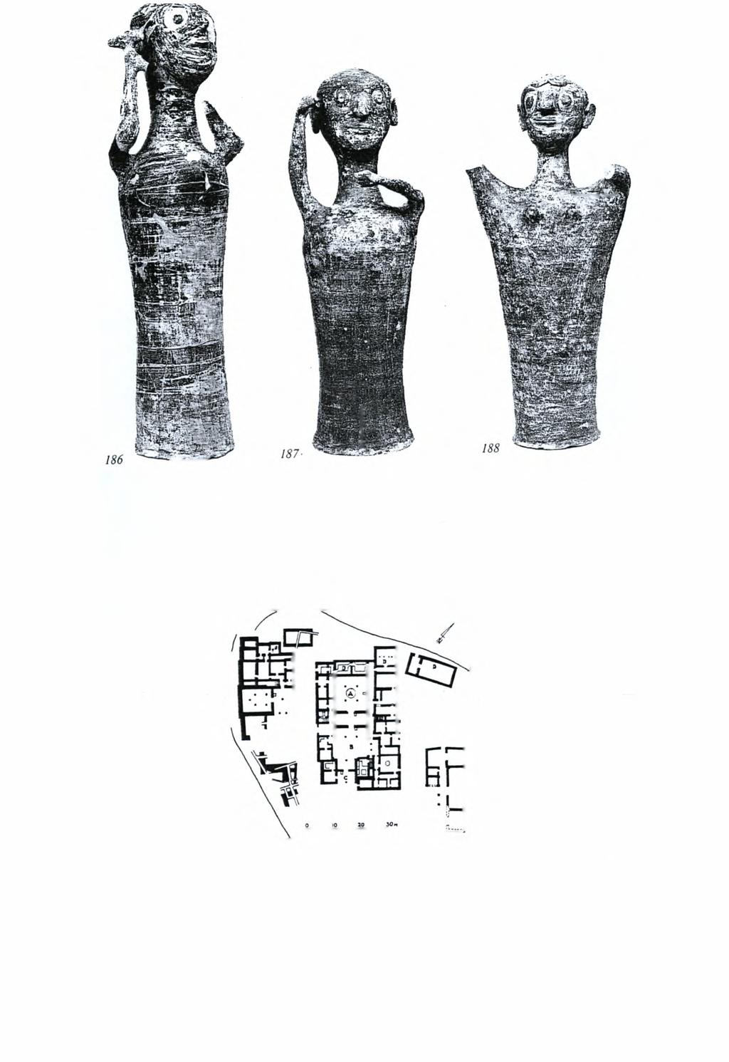 Εικόνα 6. Ειδώλια από το Θρησκευτικό Κέντρο της ακρόπολης των Μυκηνών. Γύρω στο 1200 π.χ.