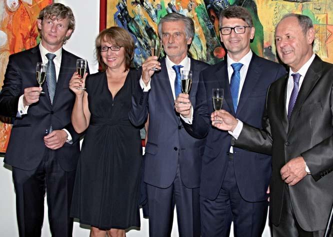 Koncert Slovenské divy vo februári 2016. Zo slávnostného otvorenia nových priestorov SI v Prahe (zľava): námestník ministra kultúry ČR Patrik Košický, primátorka hl.