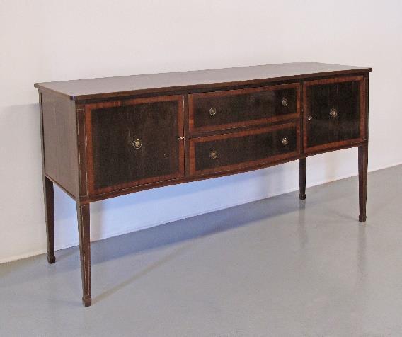 : EA29 Starting Price: 50 Estimate: 100-200 287 288 287 Τραπεζαρία από μαχόγκανι και 8 καρέκλες.