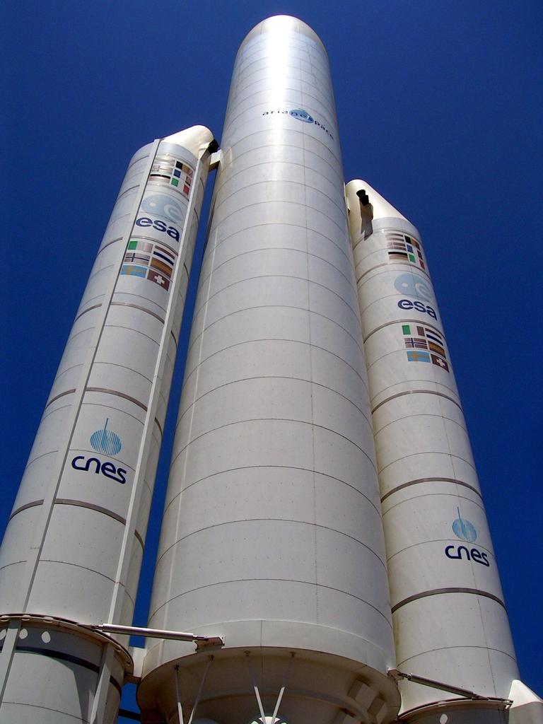 Ariane 5 Μελετώντας την καταστροφή του πυραύλου Ariane 5, διαπιστώθηκε ότι τμήμα του νέου λογισμικού προέρχονται από την αποστολή του Ariane 4.