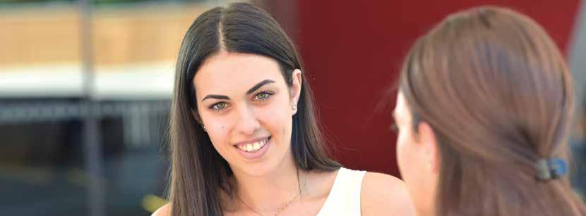 Σχολή Ανθρωπιστικών και Κοινωνικών Επιστημών 28 Η Σχολή Ανθρωπιστικών και Κοινωνικών Επιστημών προσφέρει προπτυχιακά, μεταπτυχιακά και διδακτορικά προγράμματα σε κλάδους που τυγχάνουν υποστήριξης από