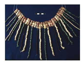Spondylus χάντρες από το σπήλαιο της Θεόπετρας (Kyparissi-Apostolika 2011). β. δ. στ. ε. γ.
