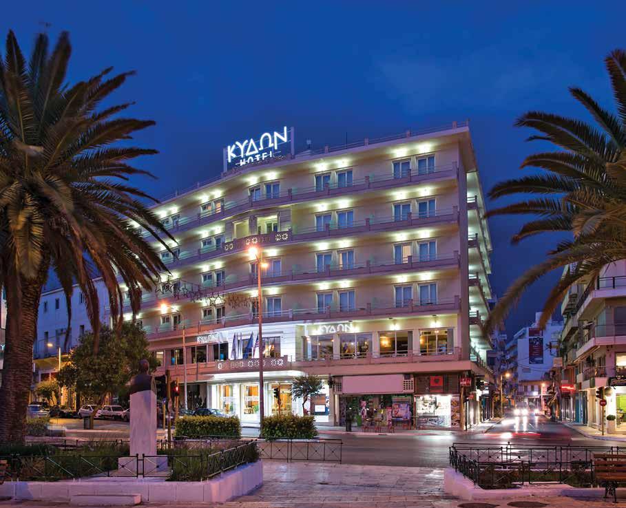 Το ξενοδοχείο βρίσκεται στο πιο κεντρικό και προνομιακό σημείο της πόλης και προσφέρει μια καθηλωτική θέα της αγοράς, της παλιάς πόλης, του Βενετσιάνικου λιμανιού, του Κρητικού πελάγους και των