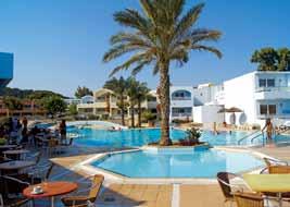 Όλα τα δωμάτια του Avra Beach Resort έχουν ιδιωτικό αίθριο ή μπαλκόνι με θέα