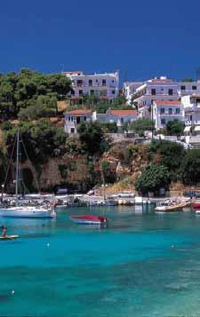 Η Αλονησος ή Χώρα, η οποία είναι η παλιά πρωτεύουσα και λιμάνι του νησιού, είναι χτισμένη σε λόφο σε απόσταση