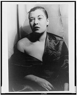 Έλλα Φιτζέραλντ -Ella Fitzgerald, 1917-1996 Γεννήθηκε στο Νιούπορτ Νιουζ της Βιρτζίνια. Η μητέρα της μετακόμισε μαζί της στη βιομηχανική πόλη Γιόνκερς, βόρεια της Νέας Υόρκης.