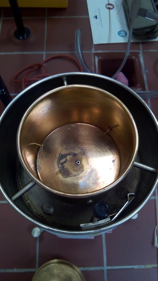 Slika 7: Segrevanje Slika 6: Zunanjavode za termostatno posoda za kopel.