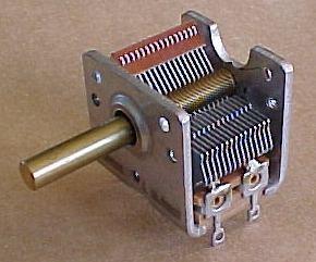 Các tụ điện giải nhôm thông dụng thường làm việc với điện áp một chiều lớn hơn 400 Vdc, trong trường hợp này, điện dung không quá 100 F.