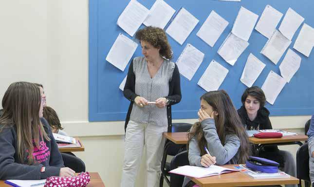 Γαλλικά & Γερμανικά Στόχος του προγράμματος Γαλλικών - Γερμανικών είναι να δοθεί η ευκαιρία στους μαθητές των Σχολείων να αποφοιτούν έχοντας επαρκή γνώση μιας δεύτερης ξένης γλώσσας και τη δυνατότητα