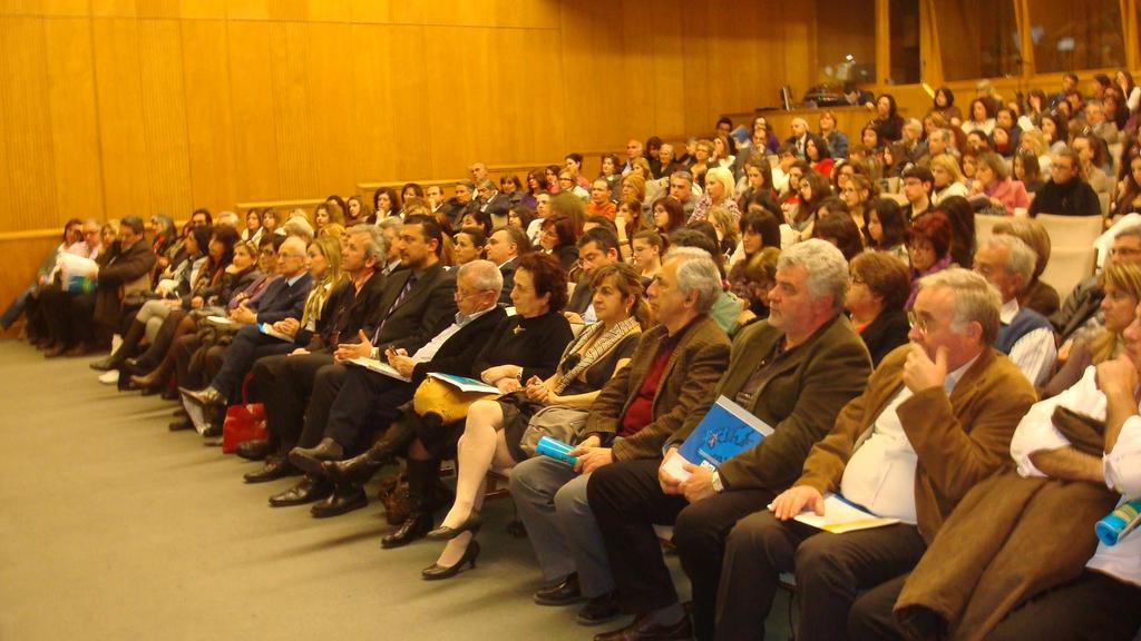Ως Υπεύθυνος Γρα.ΣΕΠ Ευαγγελικής Σχολής Σμύρνης ΔΙΟΡΓΑΝΩΣΗ 6 ης ΗΜΕΡΙΔΑΣ ΣΤΟ ΑΜΦΙΘΕΑΤΡΟ ΕΥΓΕΝΙΔΕΙΟΥ ΙΔΡΥΜΑΤΟΣ (2011) Θέμα: «O Επαγγελματικός Εισηγητές: Δευτέρα προσανατολισμός μπορεί να Δ.