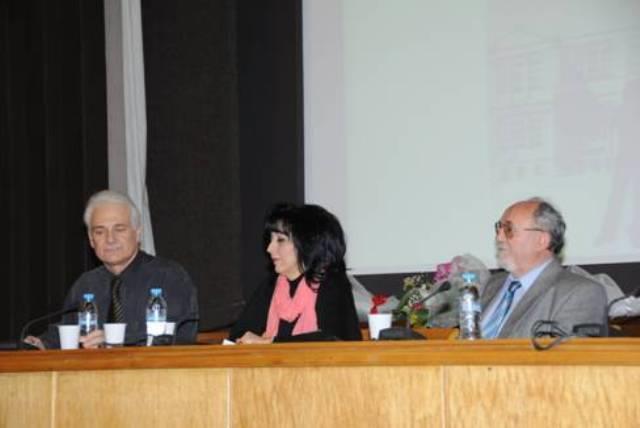 ΣΕΠ Ευαγγελικής Άποψη από την κατάμεστη αίθουσα του Ευγενιδείου Ιδρύματος που διεξήχθη η ημερίδα. Οι εισηγητές: Ε. Μακρή-Μπότσαρη, Καθηγήτρια Εκπαιδ.