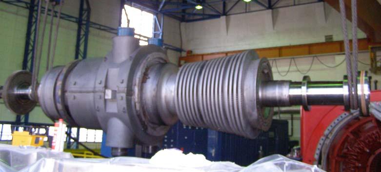 Ako se sinkroni strojevi dijele prema pogonskom stroju tada postoje: o turbogeneratori parna