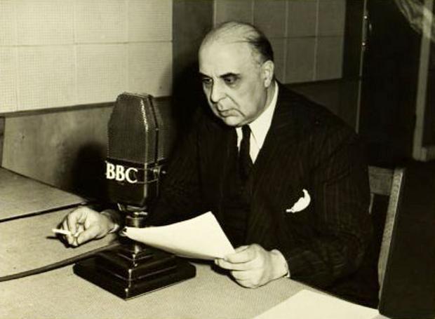 Ο Γ. Σεφέρης μιλάει στο ραδιόφωνο του BBC κατά της Χούντας Στις αρχές Αυγούστου του 1971 ο Γιώργος Σεφέρης εισάγεται στον Ευαγγελισμό και εγχειρίζεται στον δωδεκαδάκτυλο.