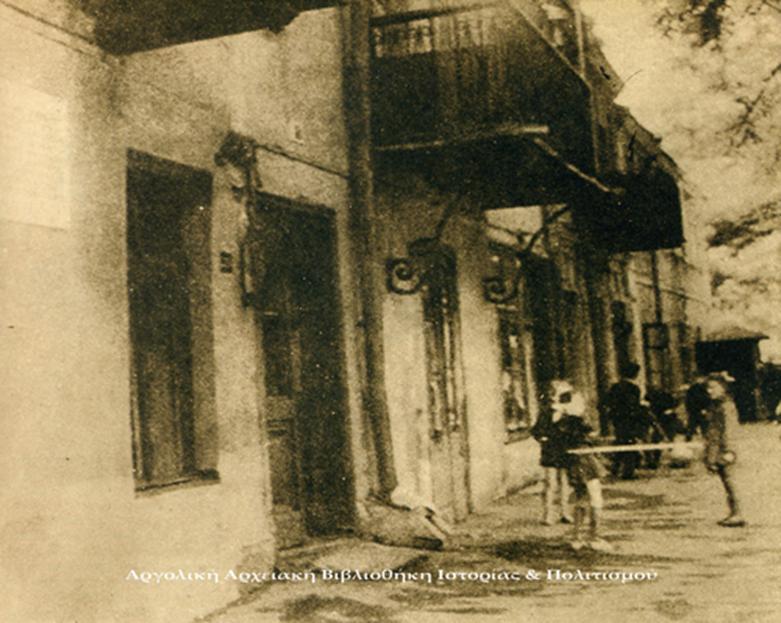 που εκδηλώθηκαν στην Ελλάδα από τα τέλη του 15 ου αιώνα ως τις παραμονές της επανάστασης του 1821, πραγματοποιήθηκαν με την ηθική ενθάρρυνση, την υλική ενίσχυση και την ενεργό συμμετοχή ατόμων και