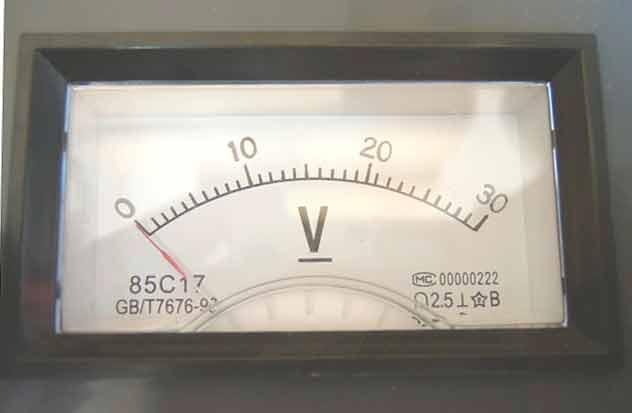 6.Το Βολτόμετρο σε ένα ηλεκτρικό κύκλωμα μετράει : Τάση Αντίσταση