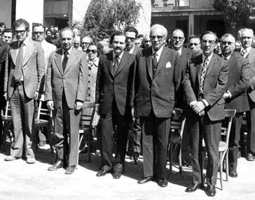 Στη μνήμη του αξέχαστου Θεόφιλου Κ.Φραγκόπουλου 1. Στο μνημόσυνο του Θ. Φραγκόπουλου (27.3.1975). Διακρίνονται από αριστερά: Γ. Ζεβελάκης, Δ. Πανούτσος, N. Ρουσσόπουλος, Κ. Κριμπάς, Γ. Καλαντζόπουλος.