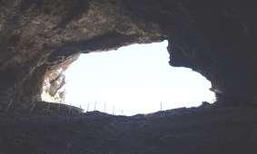 aussi des éléments de culte et de rite. Ce n est pas un hasard si des tombes de Grotte du Diktè plateau du Lassithi ( Diktéon Andron) θανή του.