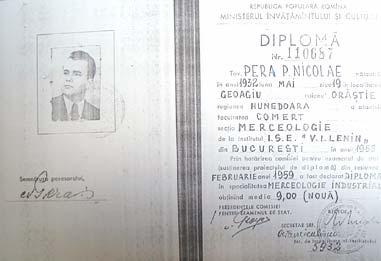 224 Scurt CV: În ce mă priveşte, fiind orfan de ambii părinţi nu am putut cunoaşte şahul decât în anii tinereţii, întrucât de la vârsta de 9 ani am fost nevoit să muncesc pe la vecini şi pe moşia lui