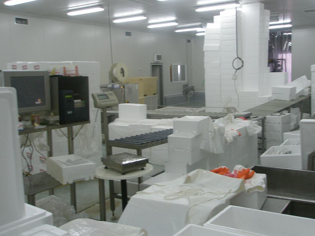 Στην εικόνα 9 βλεπουμε την ετικετέζα από την οποία βγαίνουν χαρτιά τα οποία κολούνται στα ψυγεία και αναγράφουν το βάρος, το είδος και την ημερομηνία συσκευασίας.