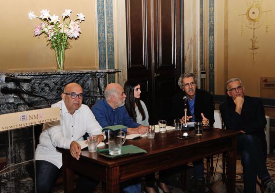 που συνδυάζει την καυστική σάτιρα με
