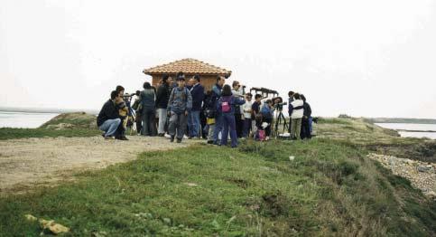 περιβαλλοντική εκπαίδευση σε μαθητές και επισκέπτες και ευαισθητοποιεί πολλούς πολίτες για την ανάγκη προστασίας του έλτα Έβρου.