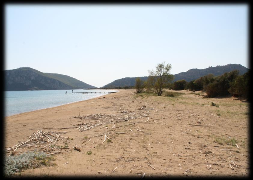 Εικόνα 26: Παραλία Χρυσή άμμος, ενώ στο βάθος