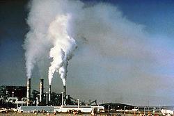 Ατμοσφαιρική ρύπανση Είναι η ρύπανση της ατμόσφαιρας, δηλαδή η προσθήκη ουσιών (ρύπων) στην ατμόσφαιρα που υπό φυσιολογικές συνθήκες δε θα υπήρχαν.