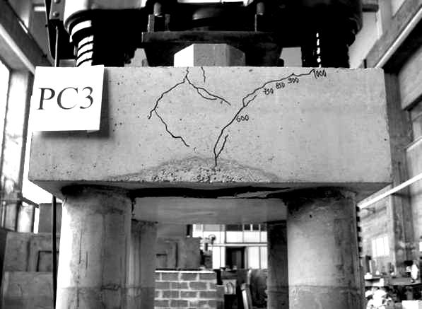 Στα συµβατικά δοκίµια C1, C2 και C3 τοποθετήθηκαν ταινίες παραµόρφωσης στους οπλισµούς ενός από τους τέσσερις