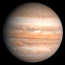 Δίας Ο Δίας, στις 5,2 AU, είναι ο μεγαλύτερος απ' τους πλανήτες (έχει τη διπλάσια μάζα από όλους τους άλλους πλανήτες του ηλιακού μας συστήματος μαζί).