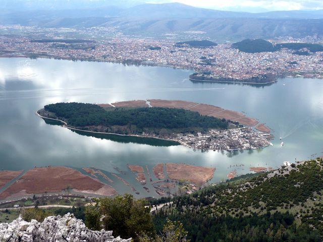 Ενώ ακόμα μικρότερο ποσοστό, το 0,6% βρίσκεται στις