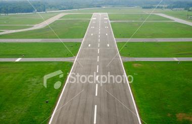 Στοιχεία Α/Δ Διάδρομος είναι το στοιχείο εκείνο του αεροδρομίου στο οποίο πραγματοποιούνται οι προσγειο- απογειώσεις των αεροσκαφών Ο Διεθνής οργανισμός Πολιτικής αεροπορίας