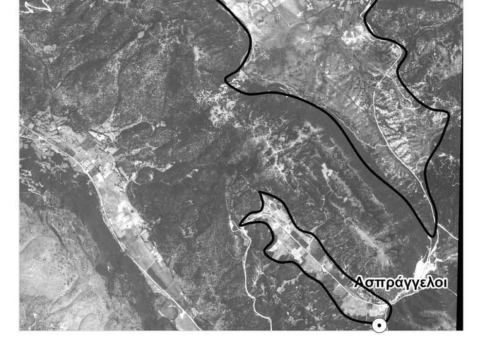 Το βορειότερο άκρο της απέχει 40 χιλιόμετρα από την πρωτεύουσα του νομού Ιωαννίνων και μόλις 20 χιλιόμετρα από τα Ελληνοαλβανικά σύνορα.