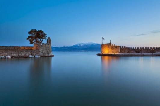επίσης ας μην ξεχνάμε πως Ζούμε στην Ελλάδα στη καρδιά της Μεσογείου Οπότε μπορούμε να επωφεληθούμε την Μεσογειακή παραδοσιακή κουζίνα καθημερινά το φαγητό λοιπόν είναι ταξίδι είναι