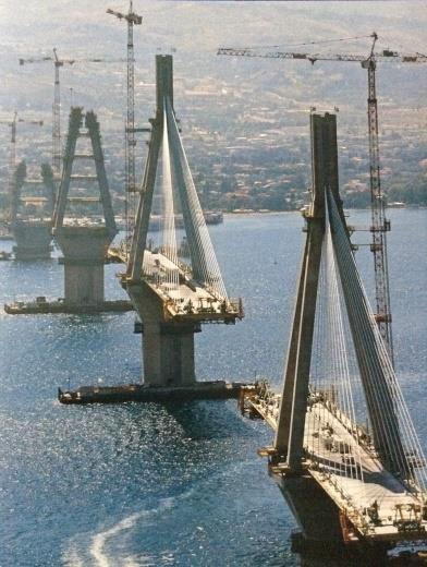 Δεκαετίες 80, 90 και 2000 μέχρι τους Ολυμπιακούς Αγώνες 2004 Κατασκευή γέφυρας Ρίου - Αντιρρίου Προγραμματίζονται τα μεγάλα έργα αυτοκινητοδρόμων, το Αεροδρόμιο