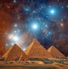 Τέλος, οι πυραμίδες έχουν αστρονομικό χαρακτήρα και για αυτό το λόγο οι τάφοι των Φαραώ ήταν
