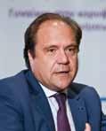 Αποφοίτησε από τη Νοµική Σχολή του Πανεπιστηµίου Αθηνών. Πραγµατοποίησε µεταπτυχιακές σπουδές στη Γερµανία (Αννόβερο & Βόννη) στο Εργατικό ίκαιο.