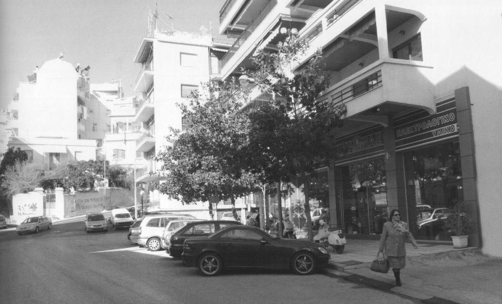 . Αγγελούδη Ι.Λ.Α.Κ Οη δύο θωηογραθίες απεηθολίδοσλ ηο ίδηο ζεκείο ηες πόιες.
