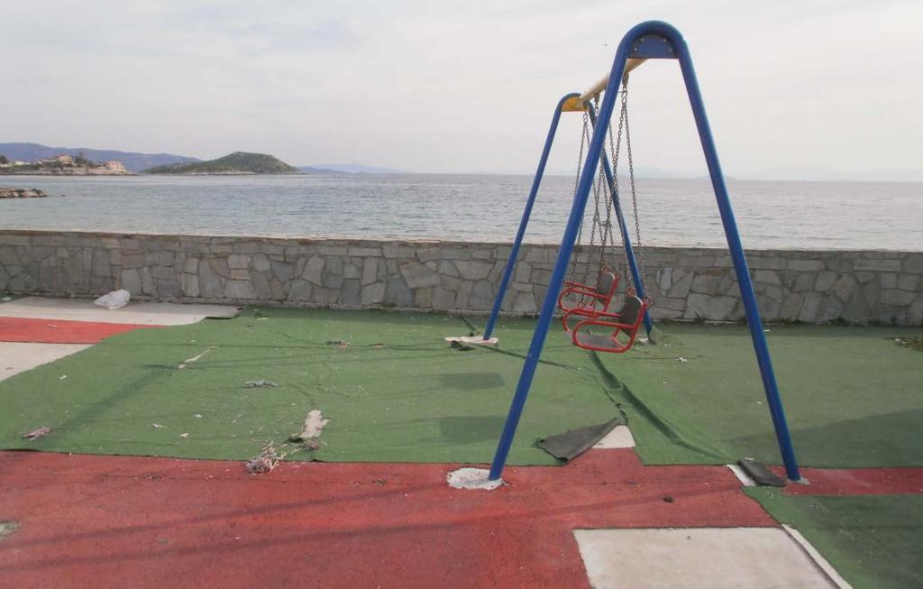 Οι παιδικές χαρές λόγω της άσχημης κατάστασης τους δεν συγκεντρώνουν μεγάλο αριθμό επισκεπτών.