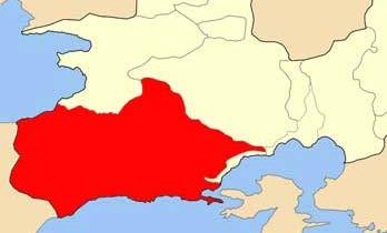 Τα Μέγαρα είναι κτισμένα αμφιθεατρικά σε δύο λόφους: την Αλκαθόη και τον Καρία, ακροπόλεις της αρχαίας ομώνυμης πόλης που βρισκόταν στην ίδια θέση με 3.