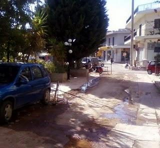10.4 Πεζόδρομοι Για να λειτουργήσει επαρκώς ένα πεζοδρόμιο πρέπει να έχει ελεύθερη επιφάνεια μήκους 1,5 έως 1,8 μ. και να διαθέτει τις απαραίτητες ράμπες πρόσβασης για άτομα με ειδικές ανάγκες.